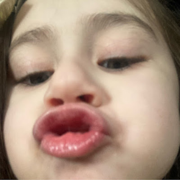 Meet your Posher, Isla - Picture 1 of 1